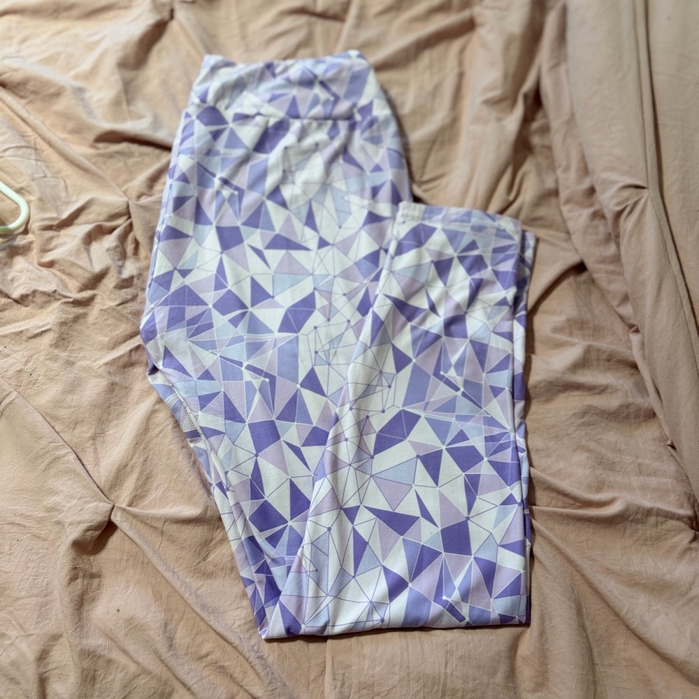 Disney Epcot wall woman’s leggings